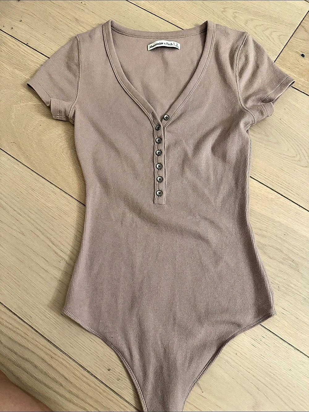 Abercrombie & Fitch Ribbed V-Neck Bodysuit in Pink Size Small Like New